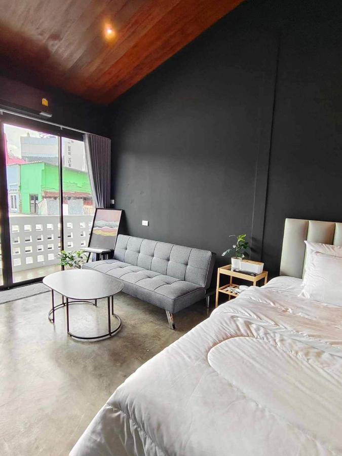 Mr Black & Ms White -Self Check In Accommodation Bangkok Exterior photo